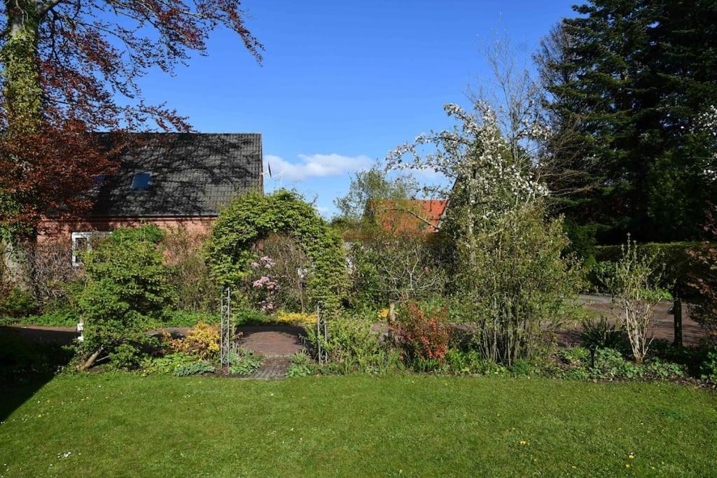 Unser Traumhaus Mit Wunderschoenem Garten Aurich Exterior photo